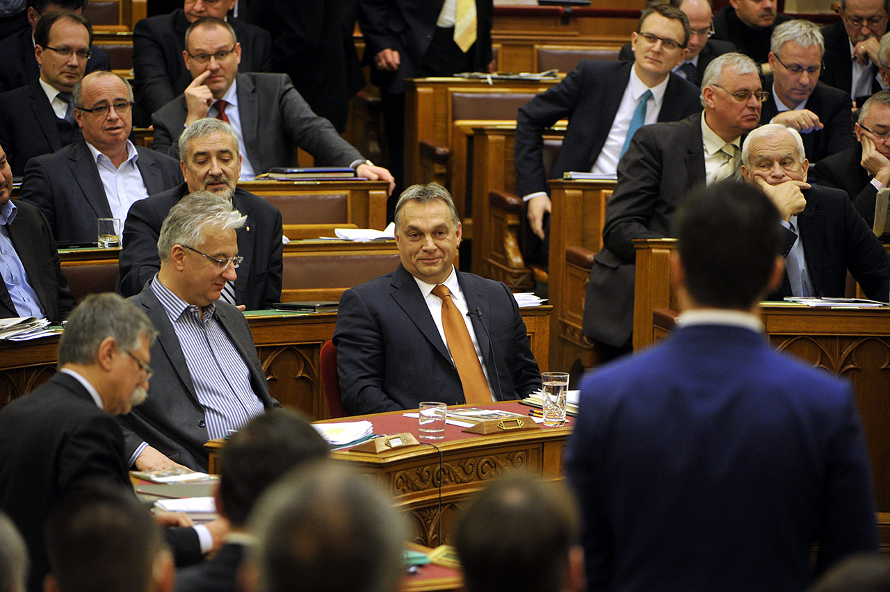 parlament-_24_hu.jpg