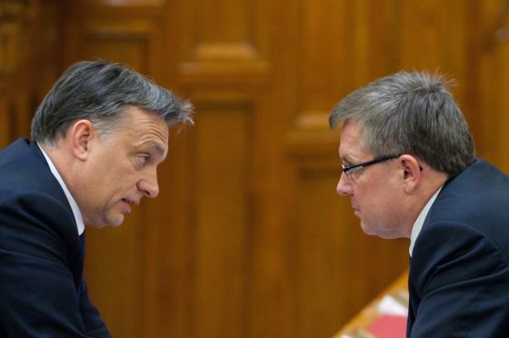 1324802538orban_vs_matolcsy2[1].jpg