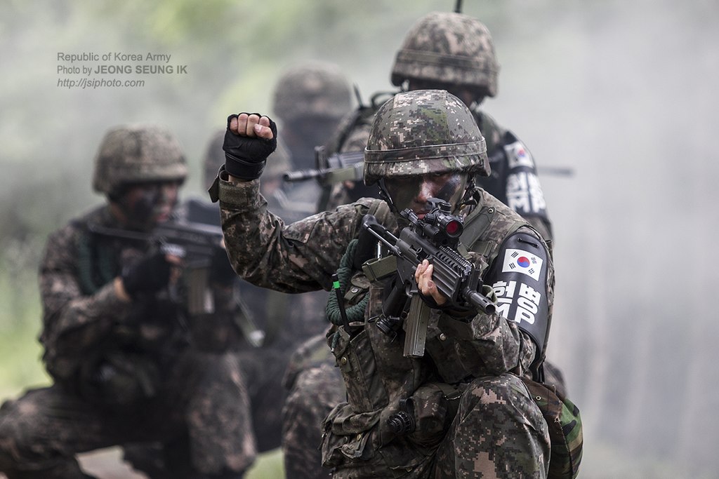 1024px-2014_6_18_3_reconnaissance_training_of_republic_of_korea_army_3rd_division_14298224107.jpg