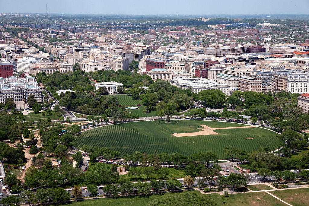 1024px-aerial_view_of_white_house_and_the_ellipse.jpg