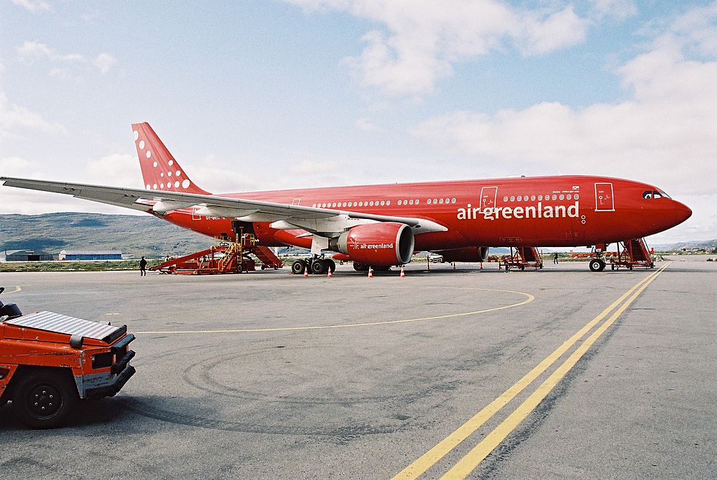 Grönlandon fontos szerep jut a légi közlekedésnek, amelynek zászlóshajója a helyi nemzeti légitársaság, az Air Greenland. (forrás: Wikipedia)