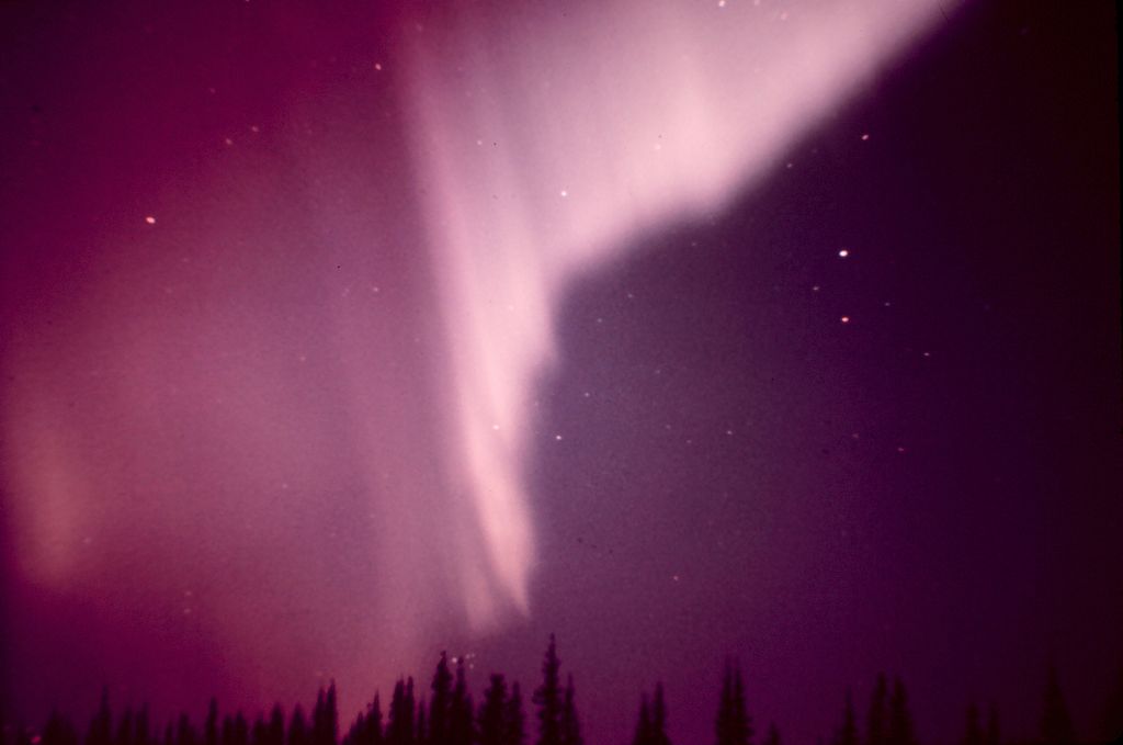 1024px-aurora_borealis_in_alaska.jpg