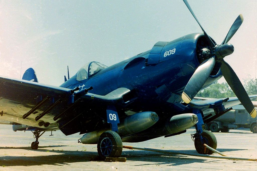 1024px-chance_vought_corsair_f4u-5n_fah-609.jpg