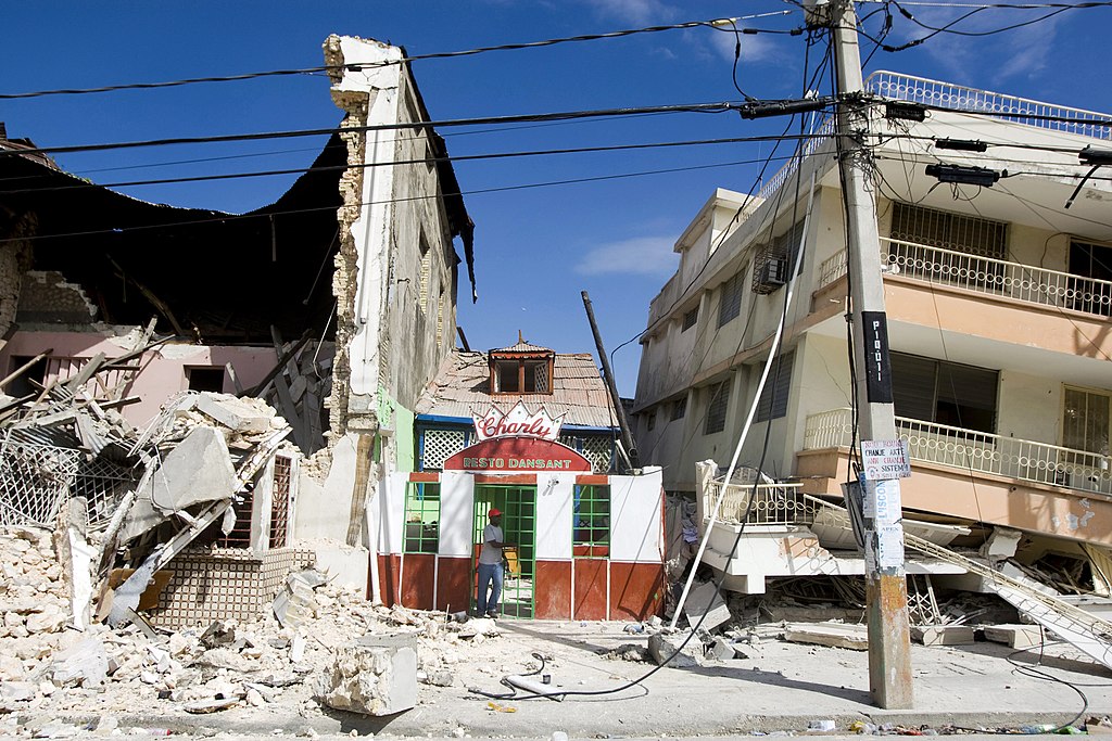 1024px-haiti_earthquake_building_damage.jpg