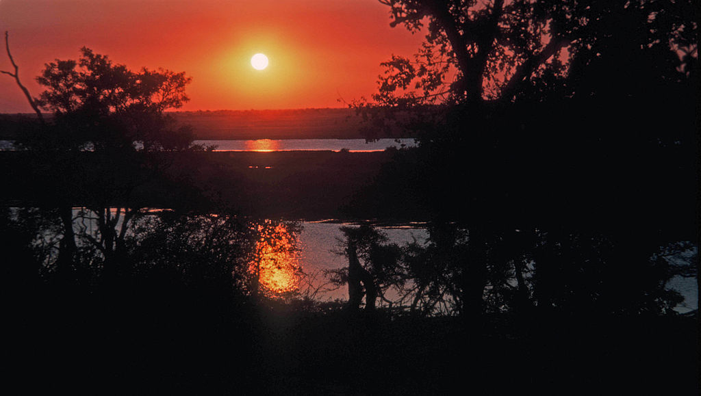 1024px-sunset_over_the_chobe_river.jpg