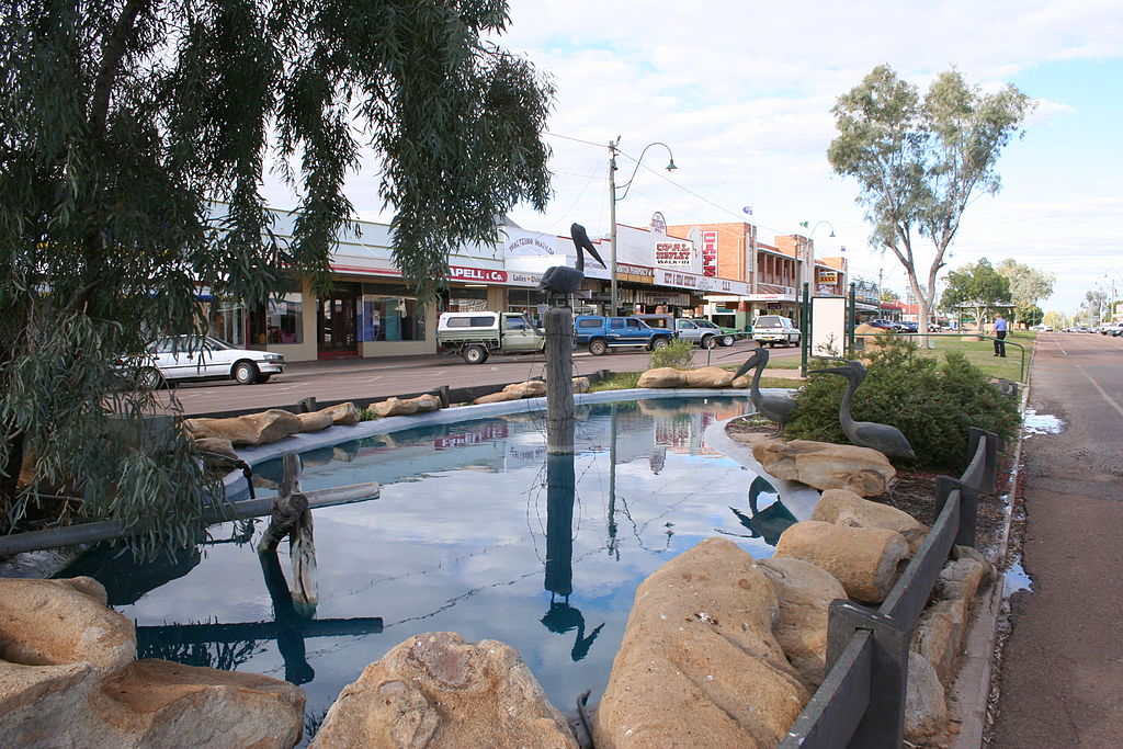 1024px-winton-outback-queensland-australia.jpg