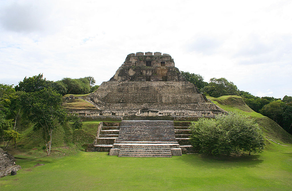 1024px-xunantunich09.jpg