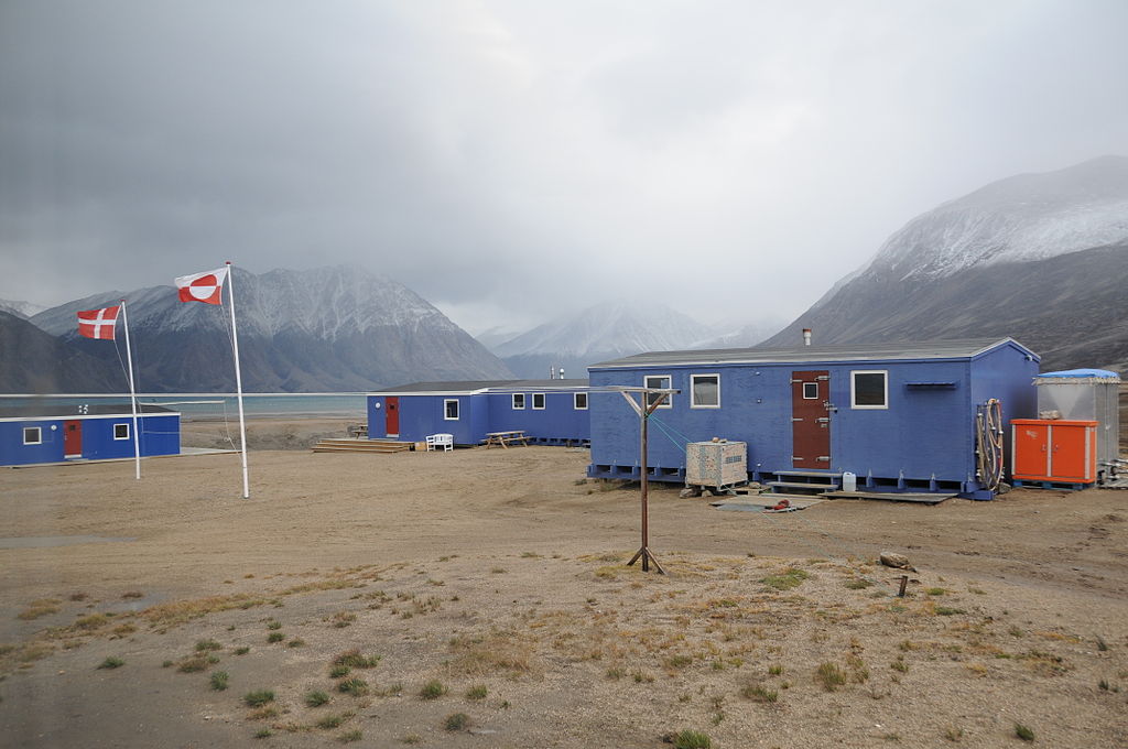 1024px-zackenberg_station_greenland.jpg