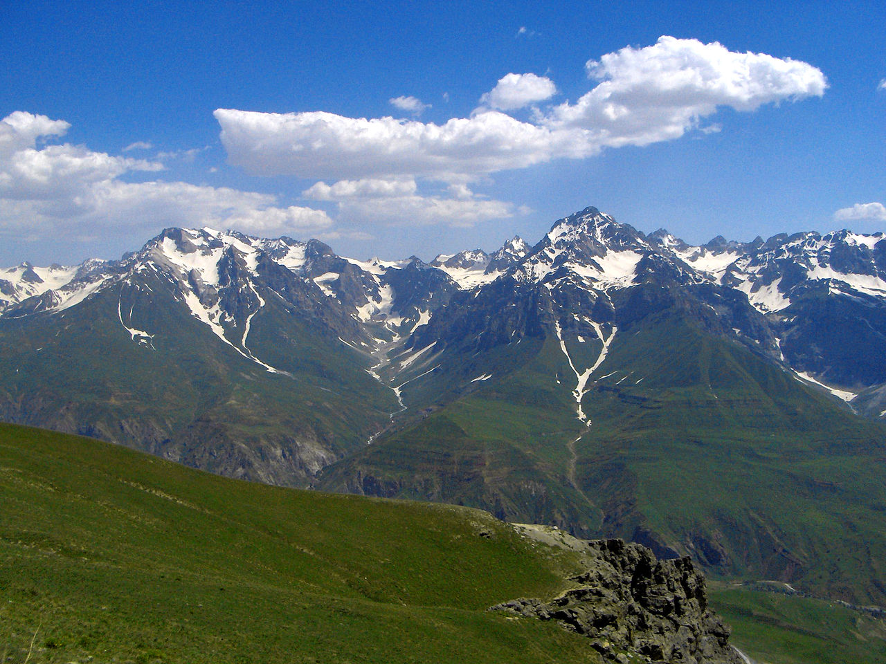 1280px-tajik_mountains_edit.jpg