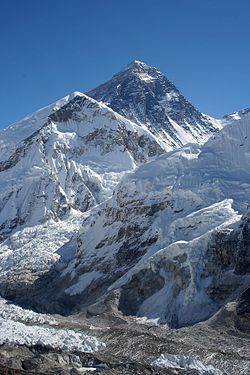 250px-everest_kalapatthar.jpg