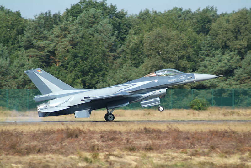 800px-10_wing_f-16am_fa-134_of_the_belgian_air_force_3935321036.jpg