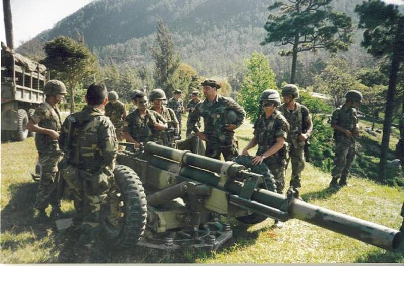 800px-5-206th_fa_howitzer_section_trains_with_honduran_army.jpg