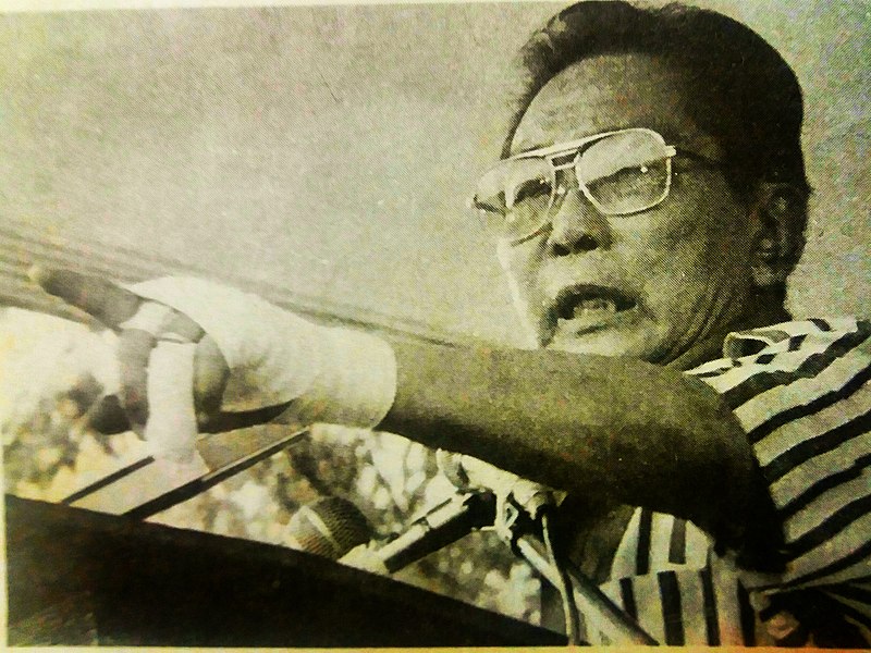 800px-ailing_ferdinand_marcos_during_the_campaign_for_the_1986_snap_elections.jpg