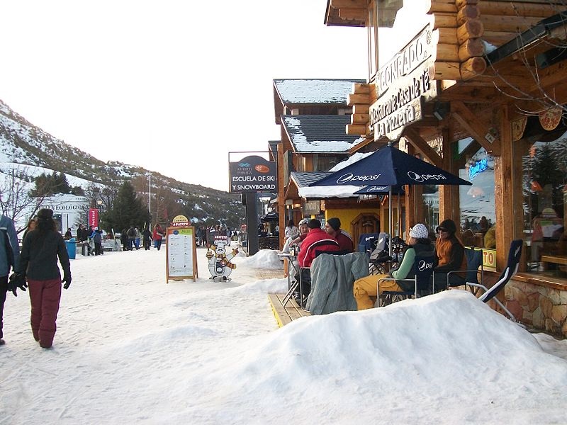 800px-base_del_cerro_catedral_en_bariloche_patagonia_argentina_20.jpg