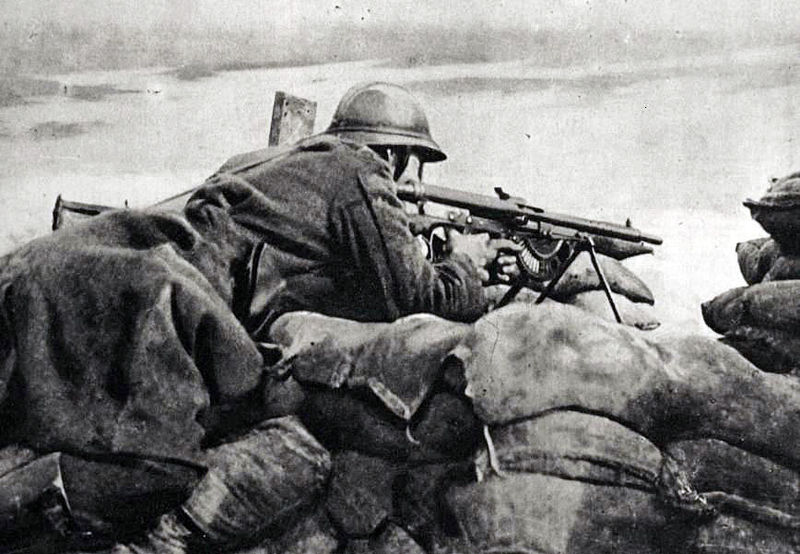 800px-belgian_machinegunner_in_1918_guarding_trench.jpg