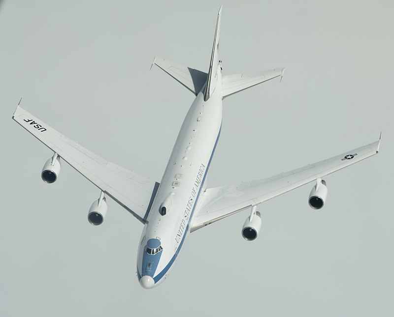 800px-boeing_e-4b_nightwatch_approaches_mcdonnell-douglas_kc-10_extender_for_aerial_refuelling_june_12_2017.jpg