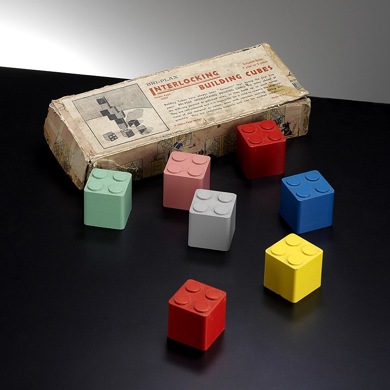 800px-bri-plax_interlocking_building_cubes_hilary_fisher_page_1939.jpg