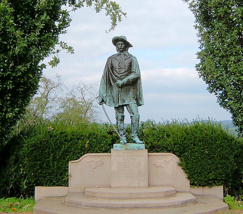 800px-custer_monument_new_rumley_oh.jpg