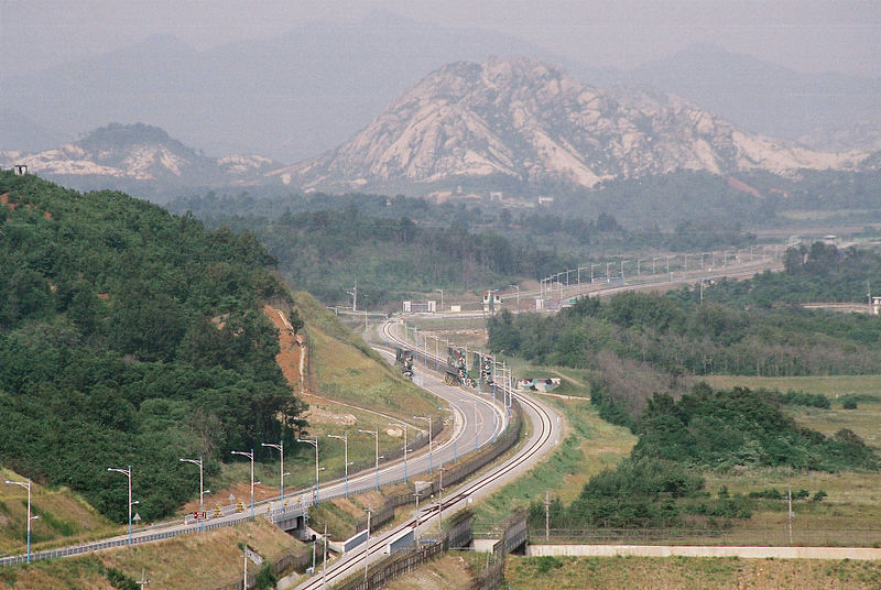 800px-donghae-bukbu_line_on_korean_dmz.jpg