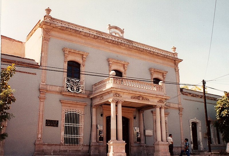 800px-exterior_of_the_historical_museum_of_the_mexican_revolution.jpg