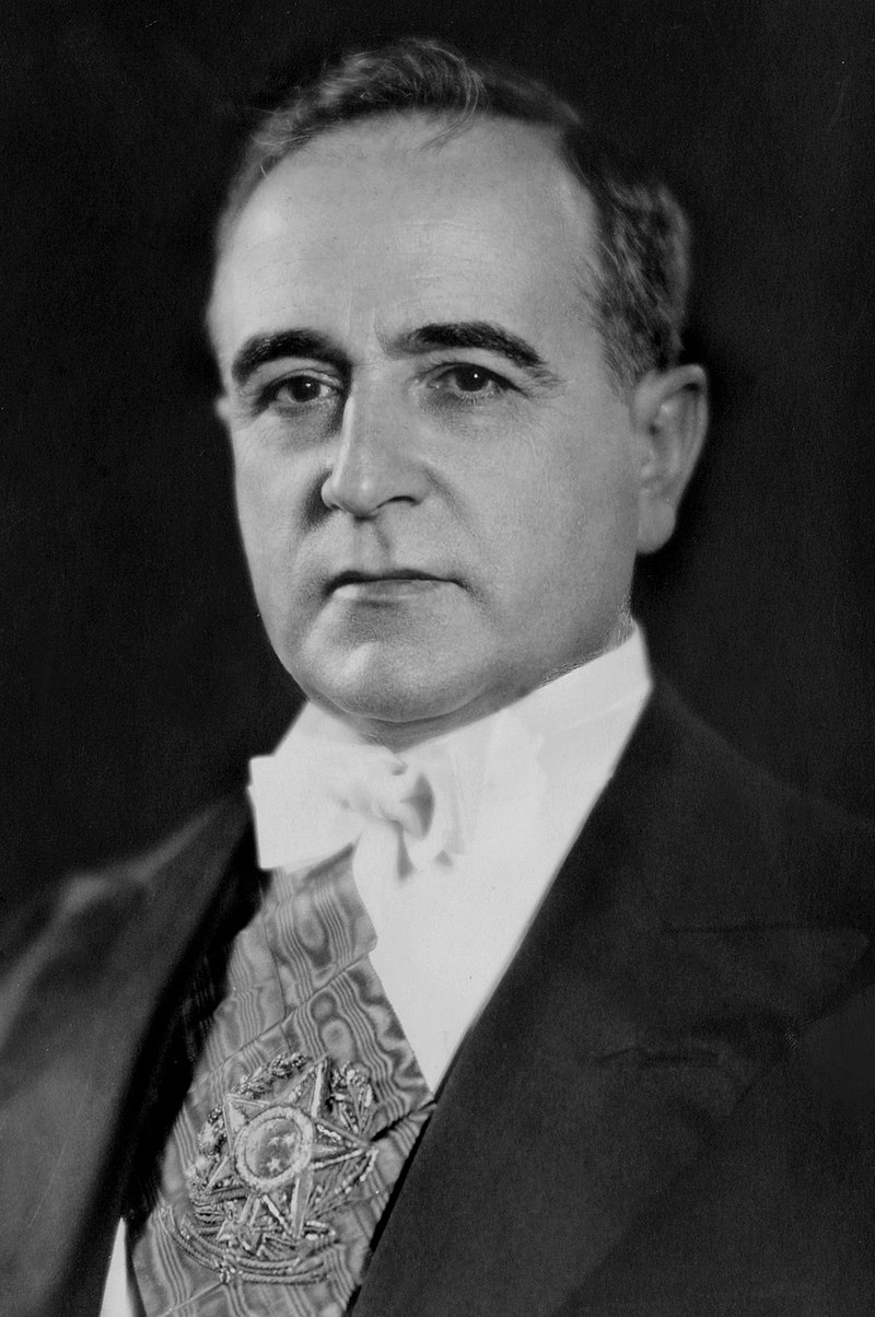 800px-getulio_vargas_1930.jpg