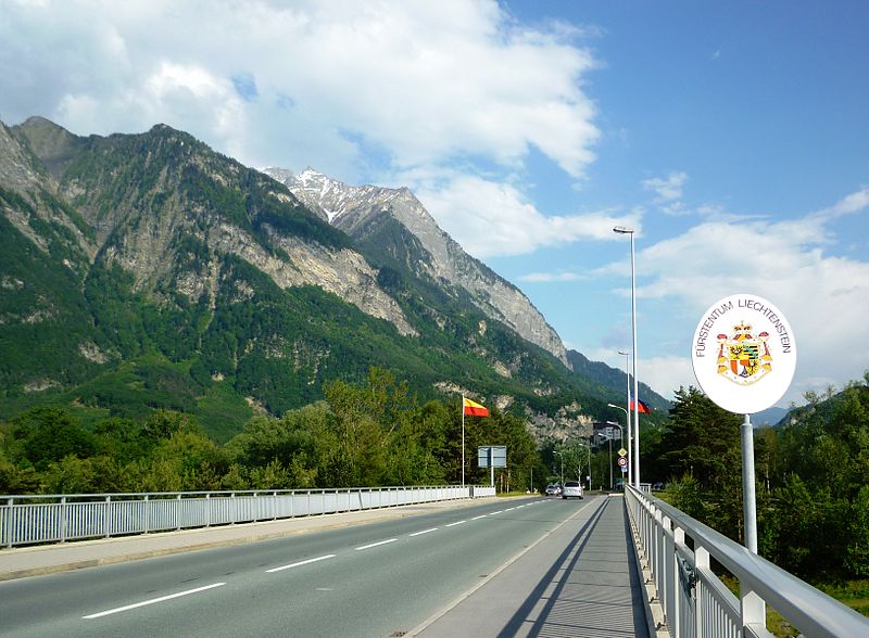 800px-grenze_liechtenstein_balzers.jpg