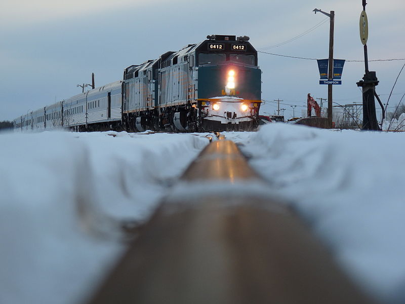 800px-hudson_bay_line_train_viewed_from_the_rail_at_thompson2.jpg