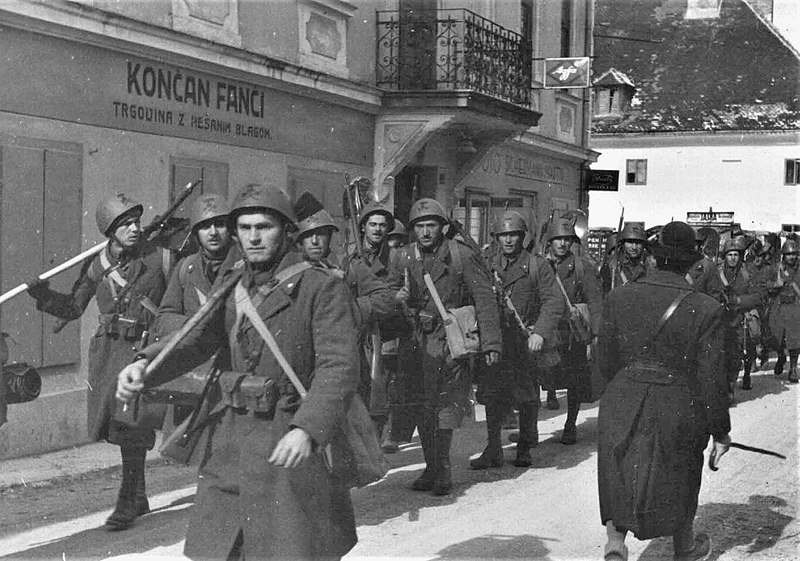 800px-italian_black_shirt_battalion_entering_yugoslavia.jpg