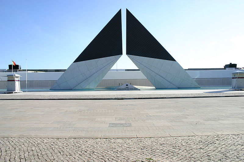 A gyarmati háborúk katonai áldozatainak emlékműve Lisszabonban. (forrás: Wikipedia)