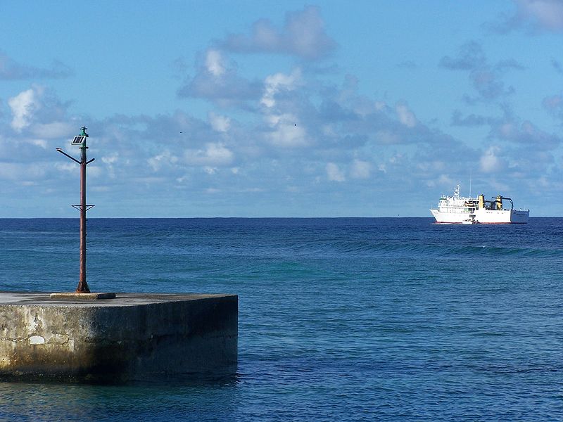 800px-manu_folau_off_vaitupu_harbour_tuvalu.jpg