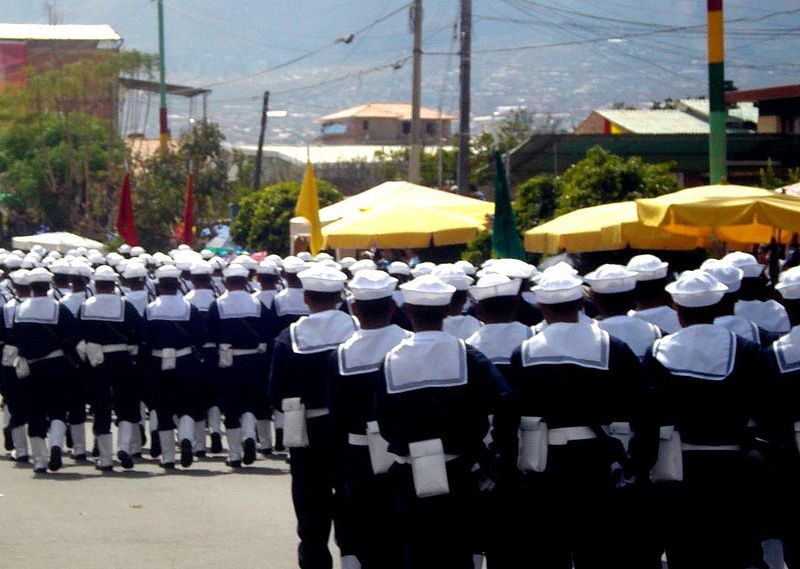 800px-marines_de_bolivia_desfilando.jpg