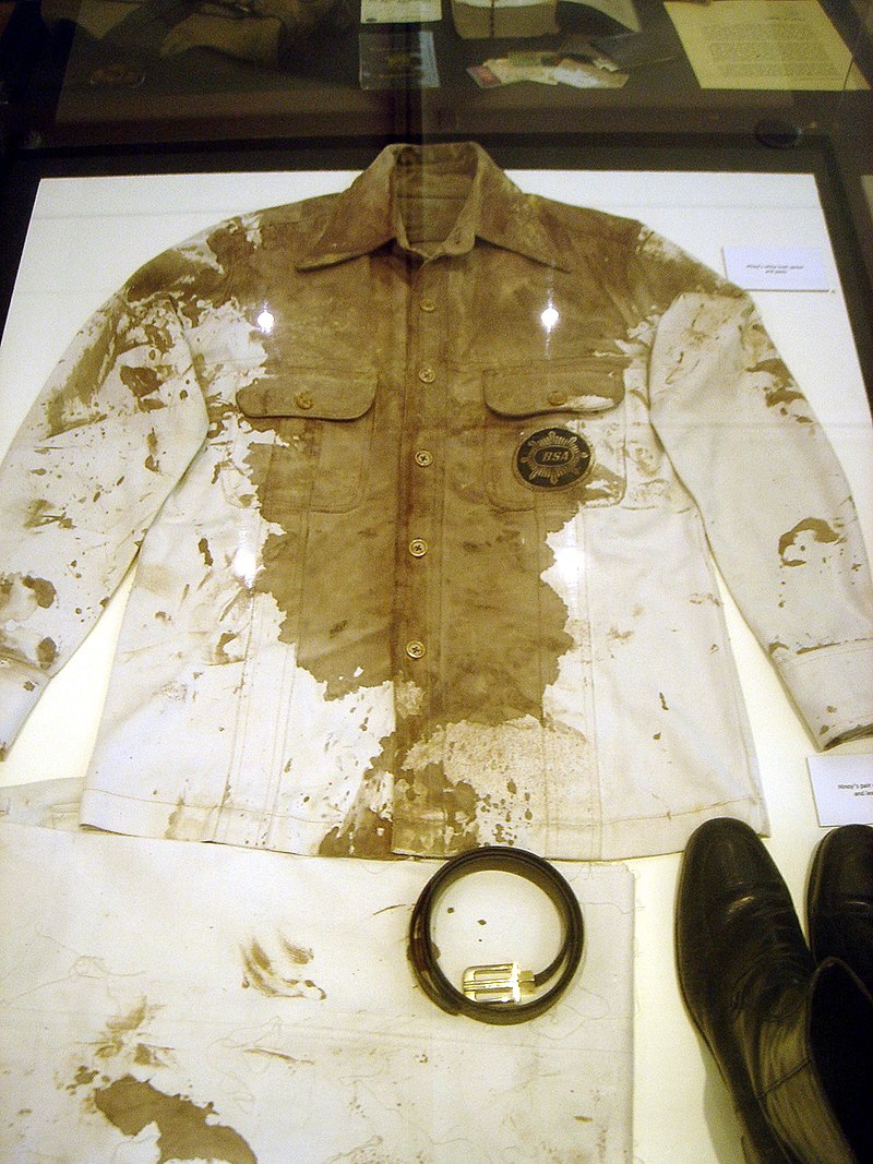 800px-ninoy_s_bloodied_jacket_belt_and_boots.jpg