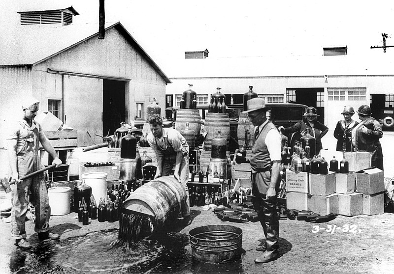 800px-orange_county_sheriff_s_deputies_dumping_illegal_booze_santa_ana_3-31-1932.jpg
