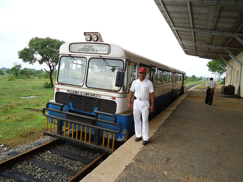 800px-rail_bus_manufacturd_by_sri_lankan_railway_engineers.jpg