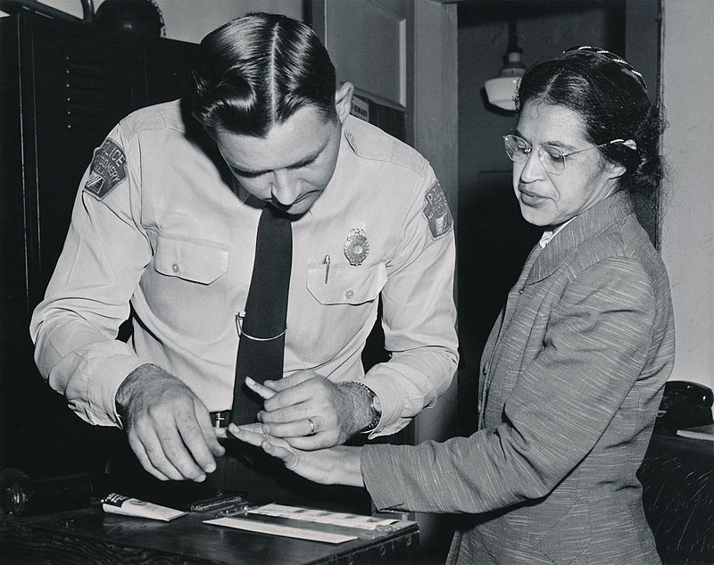 800px-rosa_parks_being_fingerprinted_by_deputy_sheriff_d_h_lackey_after_being_arrested_on_february_22_1956_during_the_montgomery_bus_boycott.jpg