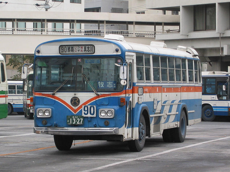 800px-ryukyu-bus-3e.jpg