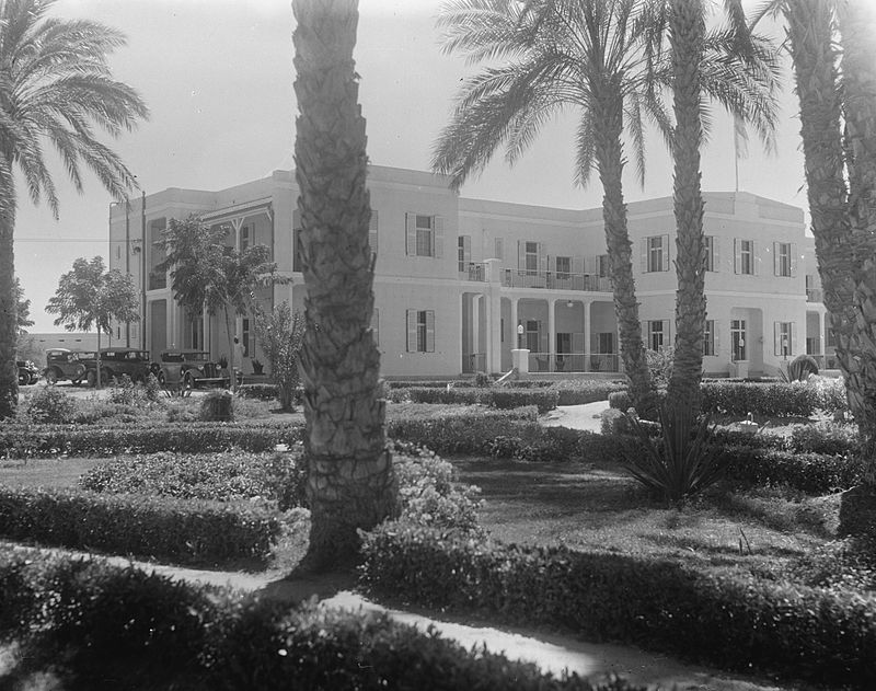 800px-sudan_wadi_halfa_rr_hotel_from_garden_1936.jpg