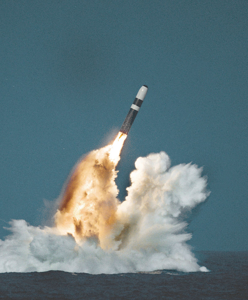 800px-trident_ii_missile_image_1.jpg