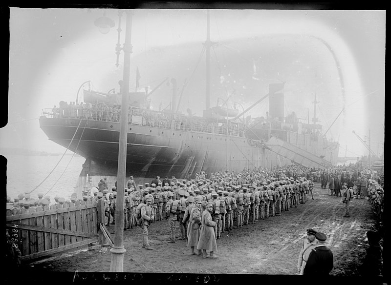 800px-troupes_portugaises_debarquant_brest_1917_01.jpg