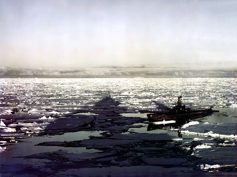800px-uss_sennet_ss-408_in_antartica_1947.jpg