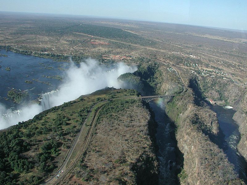 800px-victoria_falls_from_the_helicopter.jpg