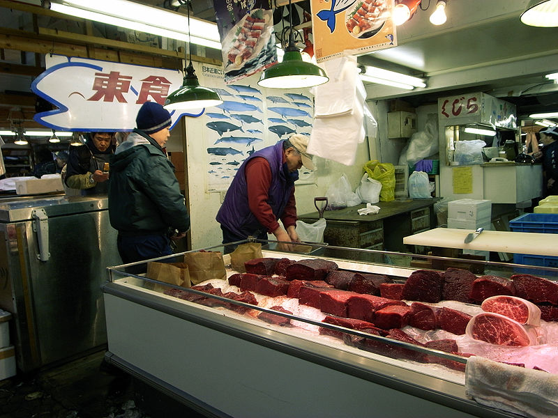 800px-whale_meat_on_sale_at_a_tokyo_fish_market_in_2008.jpg