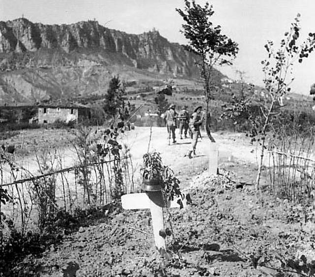 a_soldier_s_grave_in_monte_titano_september_1944.jpg