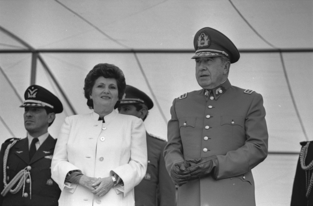 augusto_pinochet_y_lucia_hiriart.png