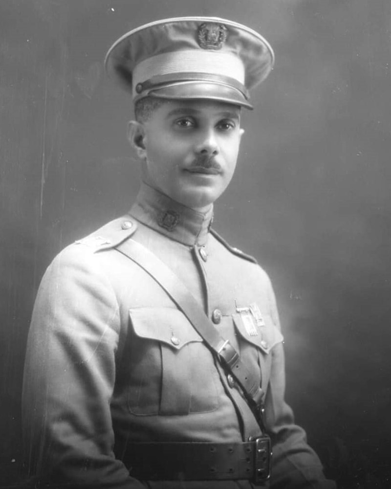 capitan_rafael_l_trujillo_en_1922_cropped.jpg