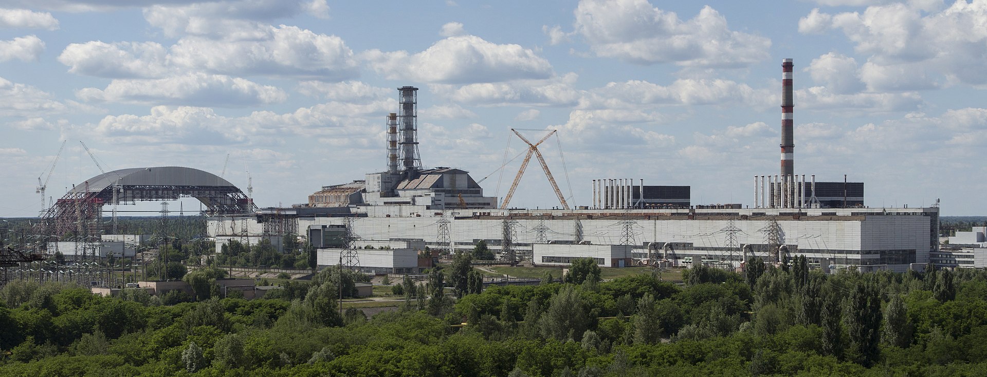 chernobyl_npp_site_panorama_with_nsc_construction_june_2013.jpg
