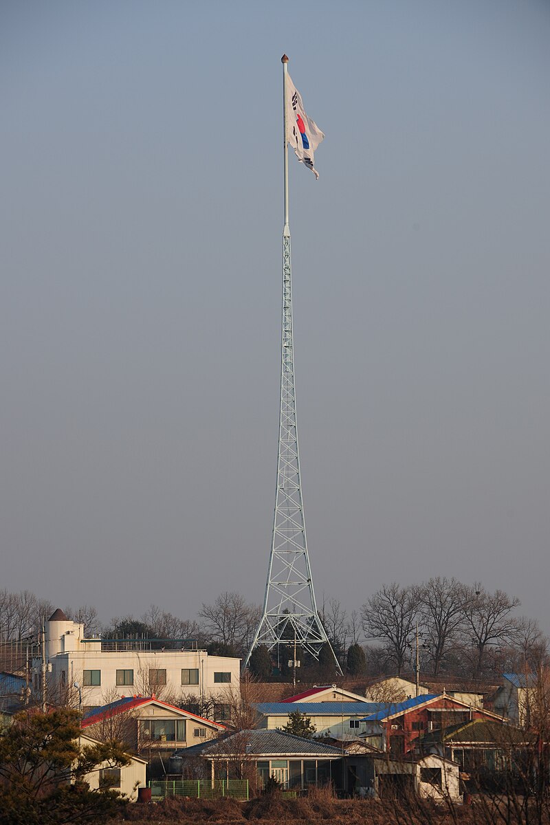 daeseong-dong_flagpole.jpg