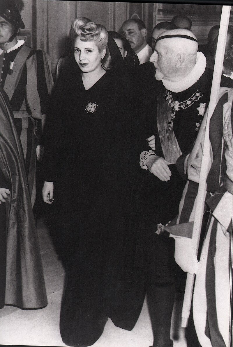 eva_peron_to_meet_pope_pius_xii_1947.jpg