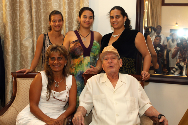 france-albert_rene_with_his_wife_and_children_june_2014.jpg