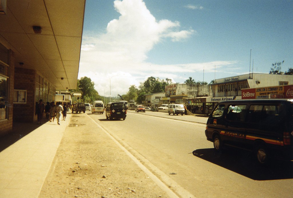 A főváros, Honiara főutcája. (forrás: Wikipedia)